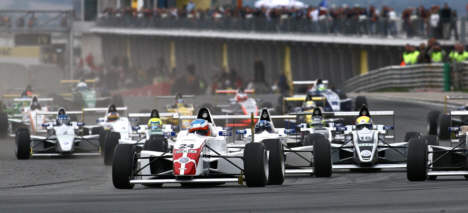 Marco L. Sørensen fik vist Danish Dynamite på Sachsenring i ADAC Formel Masters.